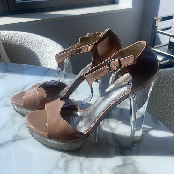 Stuart Weitzman Nude Patent Leather Platform Heels - Picture 3 of 3